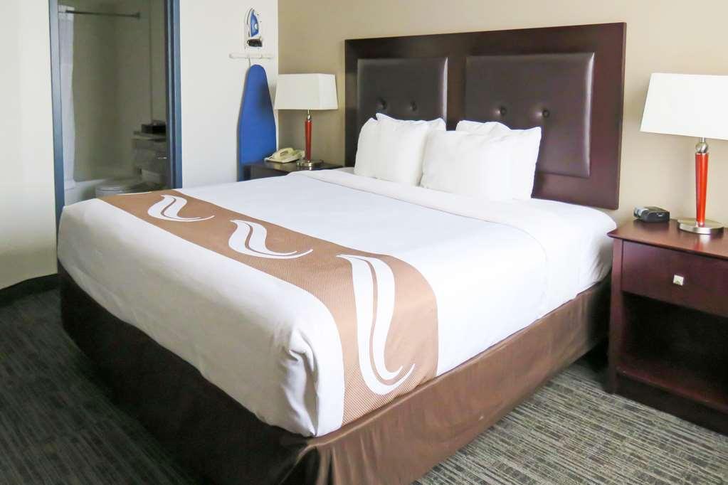 Quality Inn & Suites Everett Habitación foto